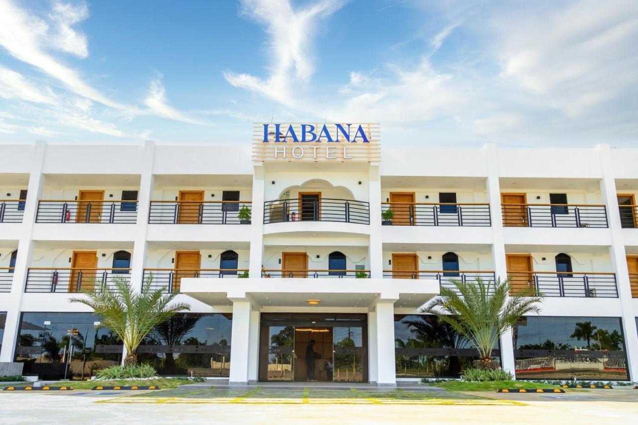 Habana Hotel Y Restaurante Higuey ภายนอก รูปภาพ
